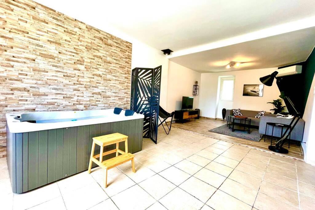 Art Des Cevennes “ Jacuzzi ”